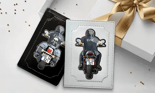 Obal na doklady o registraci vozidla pro motocykl s tátovým jménem a registračním číslem.