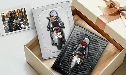 Funda para el permiso de circulación de tu moto con el nombre de tu madre y tu matrícula