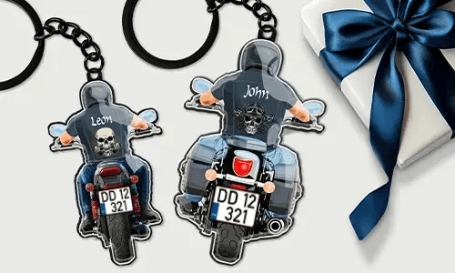Personlig motorcykel-nøglering med navn og nummerplade – gave til din kæreste