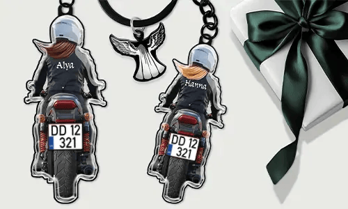 Porte-clés moto personnalisé avec ton prénom et ta plaque – cadeau pour ta copine