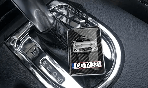 Rear view mirror trailer next to the gear change