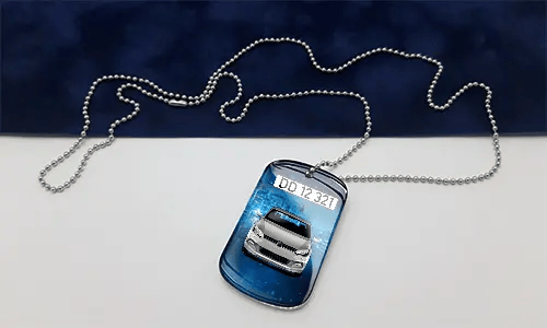 dog tags selbst gestalten mit dem Weiß Wagen auf dem Tisch erkennungsmarke kette mit gravur