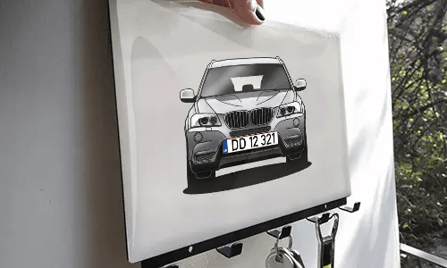 schlüsselbrett personalisiert mit Autosiouette auf weißem Hintergrund in der Hand individuelles Schlüsselbrett