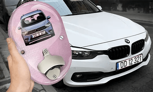 flaschenöffner wand Oval mit dem Auto auf dem Hintergrund wand bieröffner