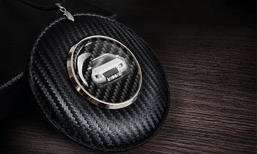 autospiegelanhänger mit foto auf dem Tisch Rückspiegelanhänger