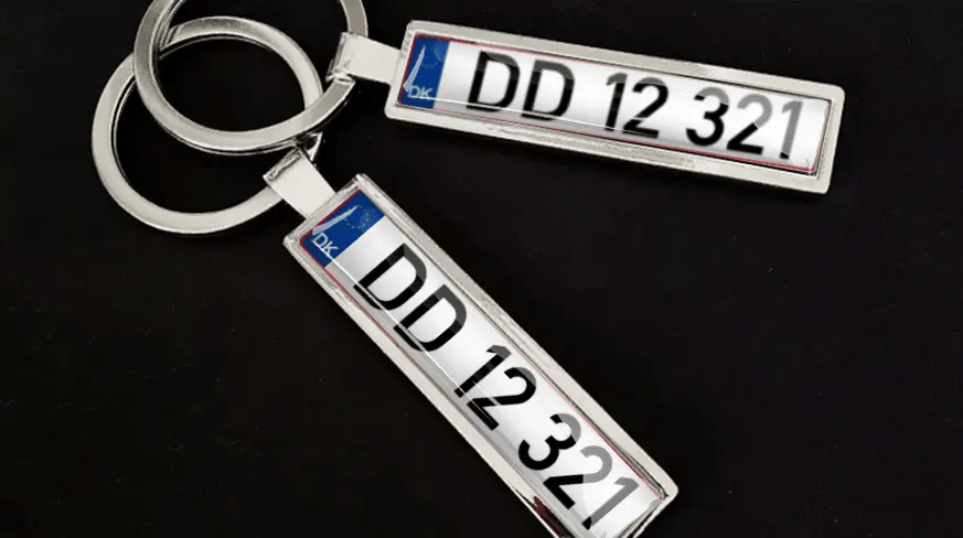 Porte-clés avec plaque d’immatriculation personnalisée, finition métal et design de numéro personnalisé